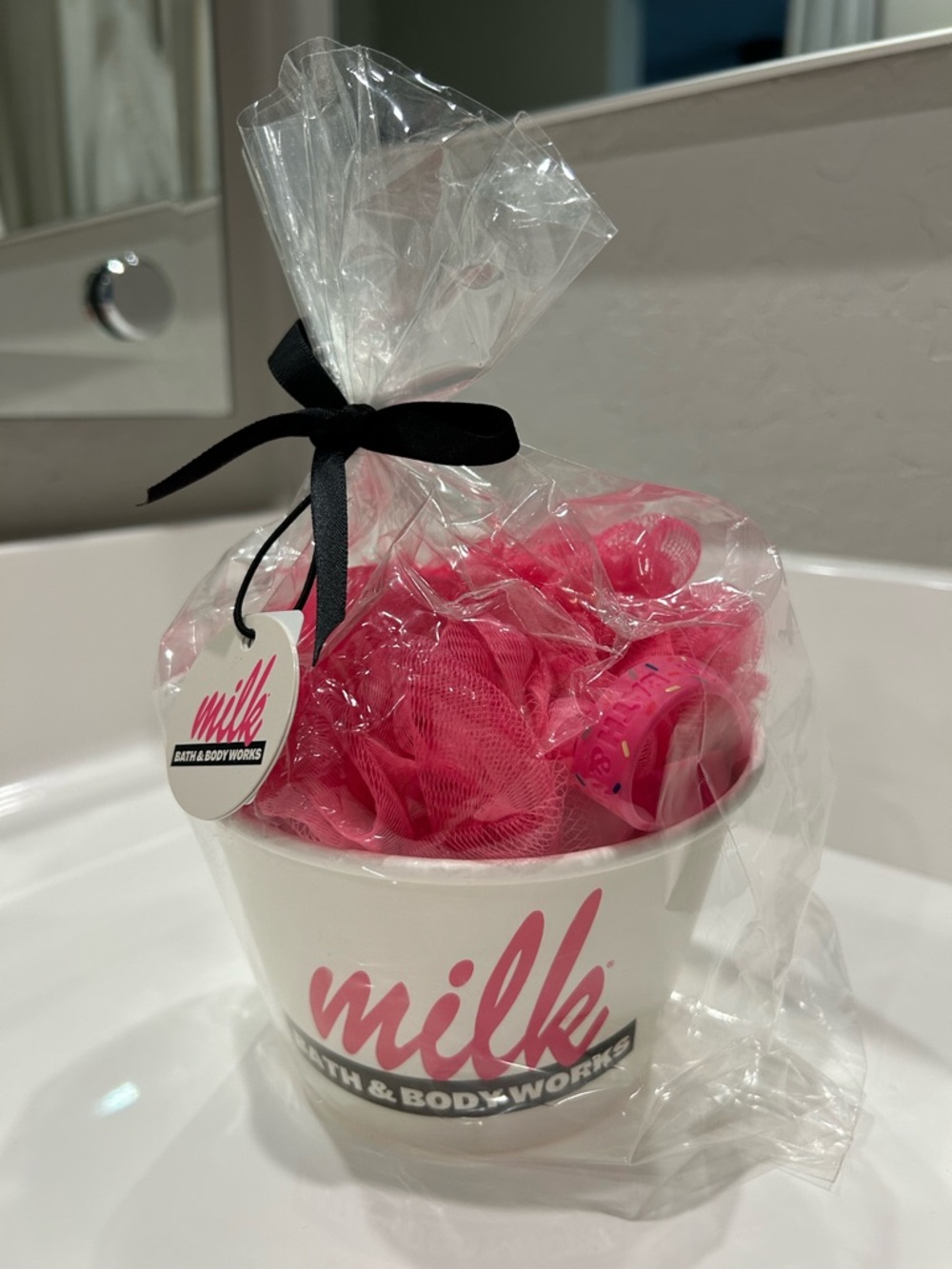 Bath & Body Works x Milk Bar Bath Gift Cup with Pink Loofa
